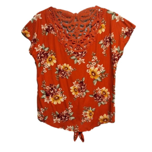 Upgrade Your Wardrobe with the Bobbie Brooks Floral Blouse, Size Medium - Picture 5 of 12